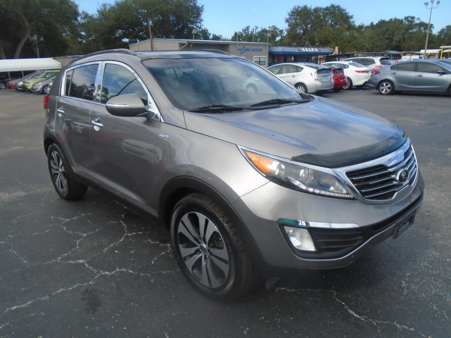 2012 Kia Sportage EX AWD (KNDPCCA20C7) with an 2.4L V6 DOHC 24V engine, 6-Speed Automatic transmission, located at 6112 N Florida Avenue, Tampa, FL, 33604, (888) 521-5131, 27.954929, -82.459534 - Photo#2